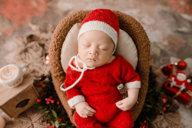 baby, newborn, christmas-6772826.jpg